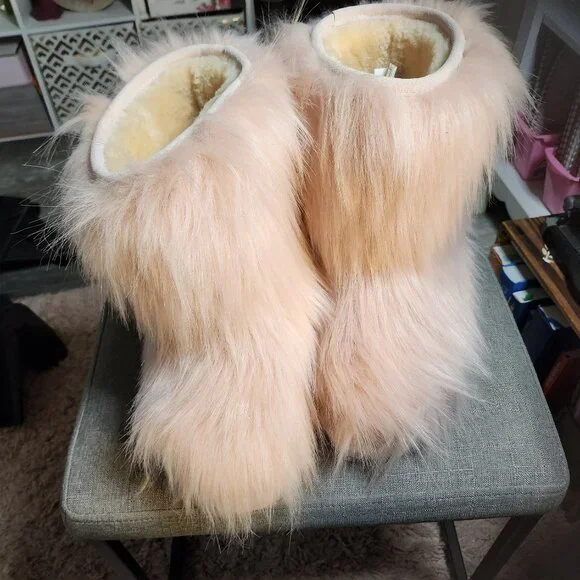 Bearpaw Pink Faux Fur Boots - Picture 1 of 3